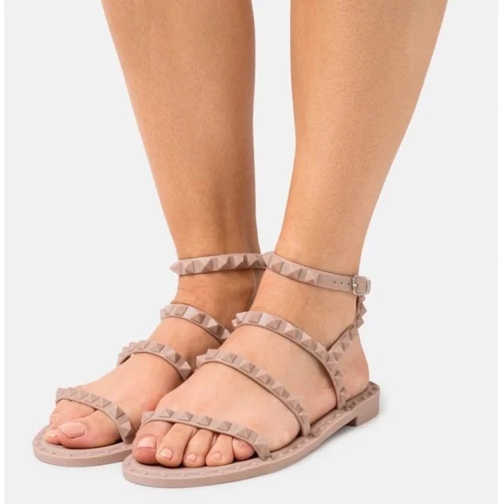 Steve Madden Studded Tan Sandals